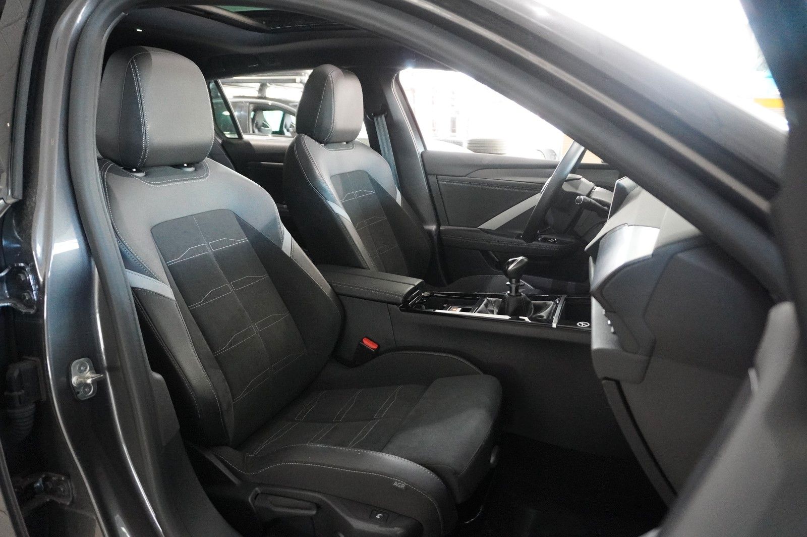 Fahrzeugabbildung Opel Astra L ST 1.2T GS SPORT NAVI/LED/360°/PANO/HUD