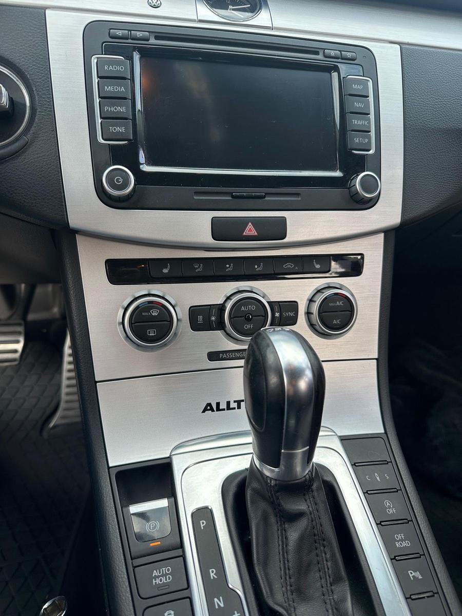 Volkswagen Passat 2012 — photo 12