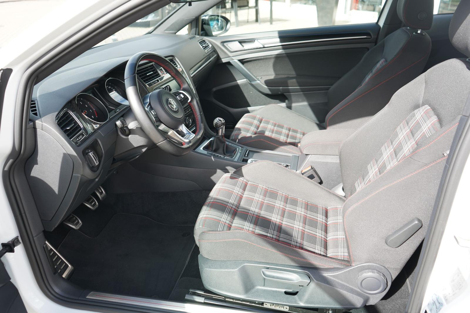 Volkswagen Golf VII 2.0 GTI Sitzheizung Klimaaut. PDC AHK