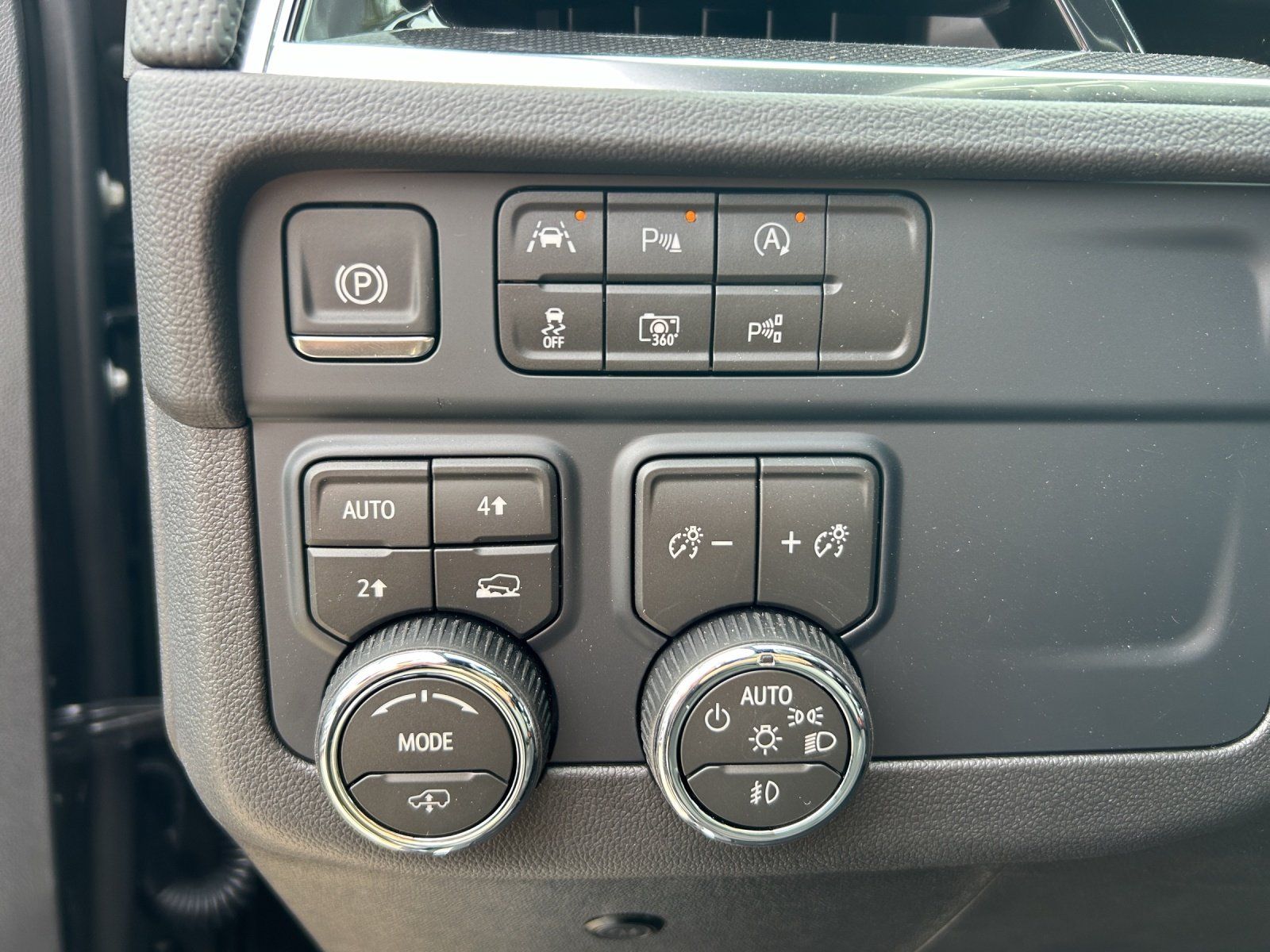 Fahrzeugabbildung Chevrolet Tahoe RST 6.2 MY26 LUFTFAHRWERK/8-SITZER/24"/AHK