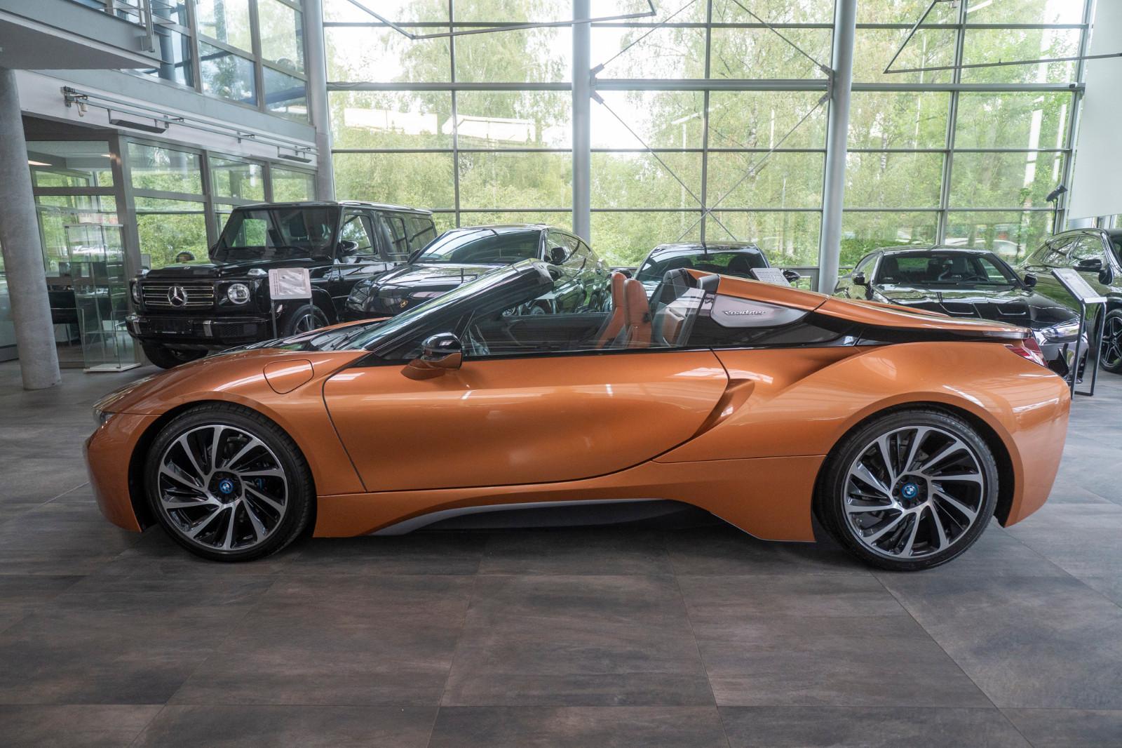 BMW i8 Roadster*HUD*H&K*LASER*CARBON