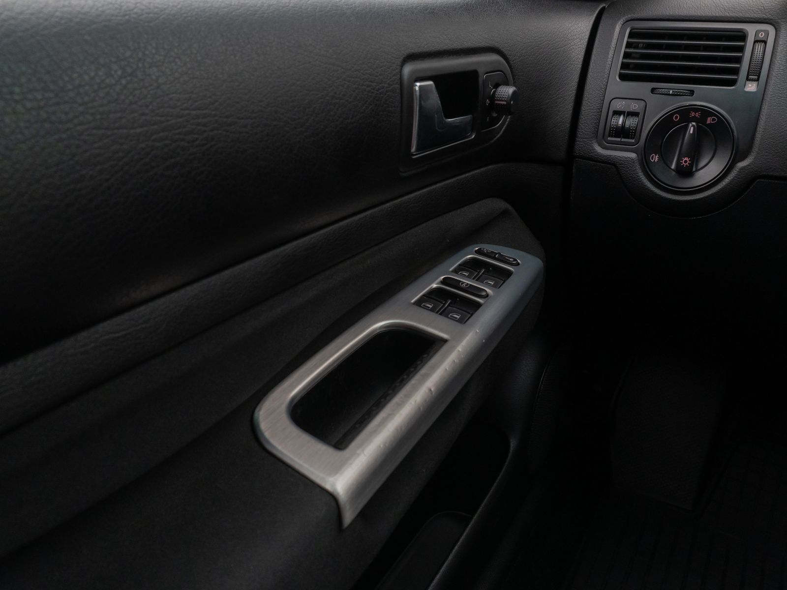 Fahrzeugabbildung Volkswagen Bora 1.6 Automat Special Lim. Klimaautomatik AHK