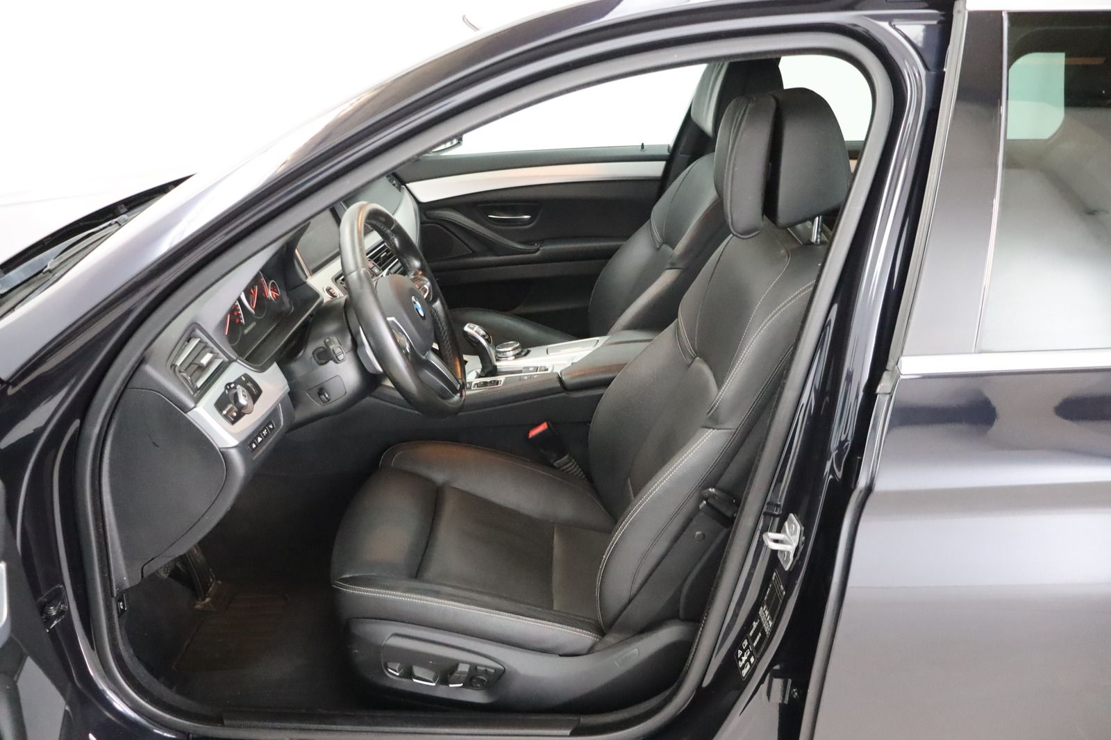 Fahrzeugabbildung BMW M550 d Touring xDrive * HUD * Leder