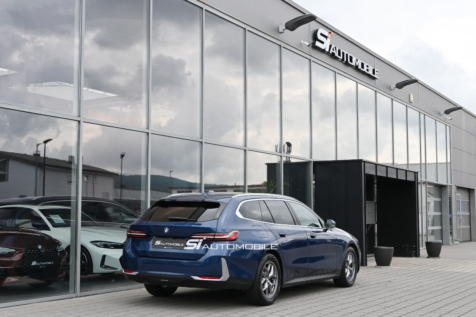 Fahrzeugabbildung BMW 520d xDr. Touring °ACC°AHK°B&W°STANDHEIZ°SITZBEL