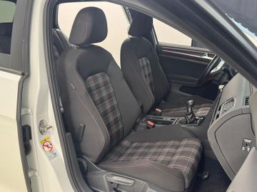 Volkswagen Golf - 12
