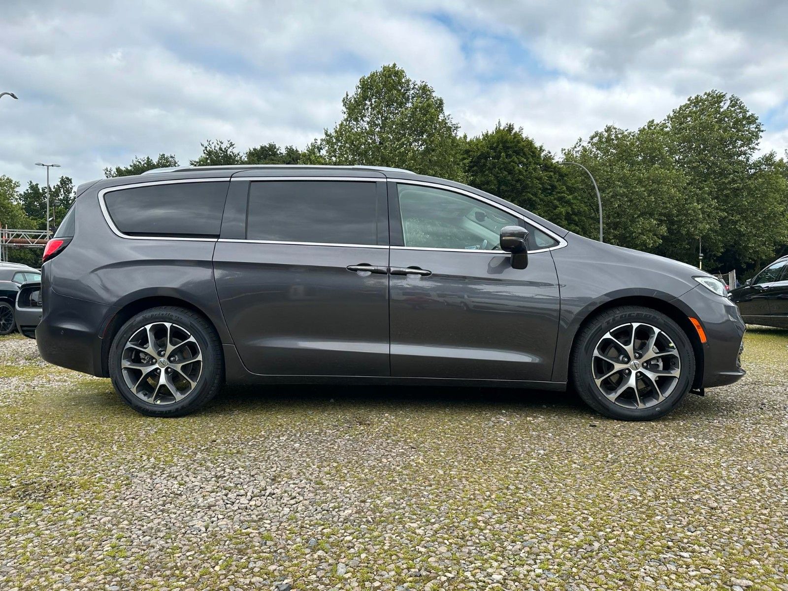 Chrysler Pacifica Hybrid 20 Felgen 2021 graumet
