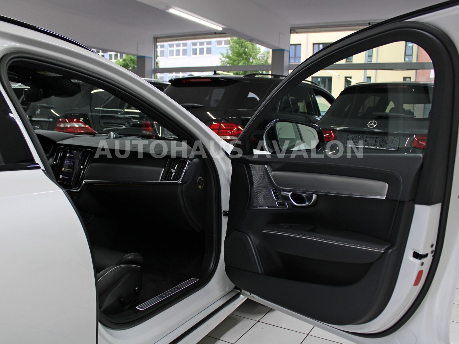 Volvo V90 AWD*Ultimate Dark*R-Design~B&W®~PANO~FOUR-C foto 19