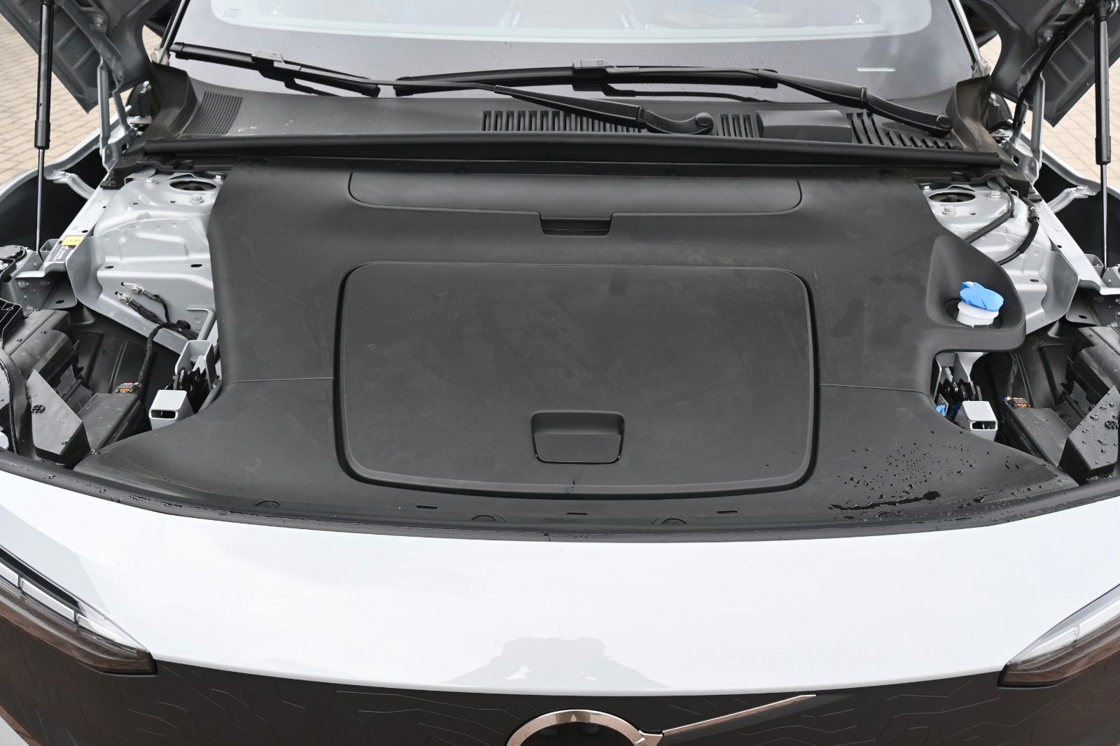 Fahrzeugabbildung Volvo EX30 Cross Country Ultra Twin Motor Performance