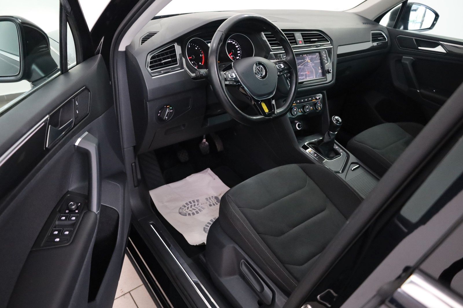 Fahrzeugabbildung Volkswagen Tiguan Highline Alcantara,Navi,LED,Kamera,ACC,SH
