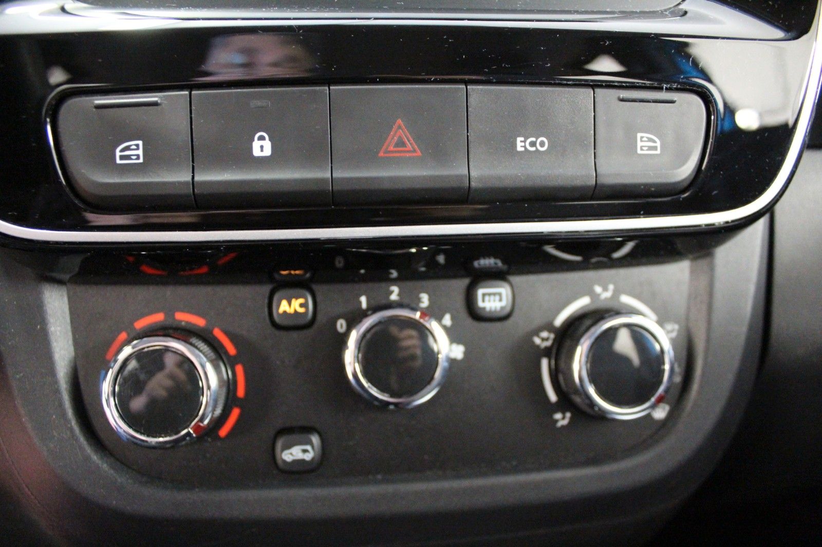 Fahrzeugabbildung Dacia Spring 45 Electric Expression MediaNav CCS