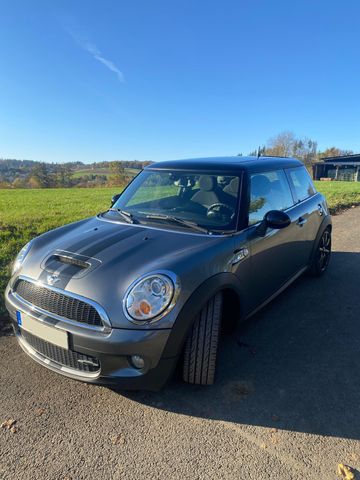 MINI Cooper S R56 mit John Cooper Works Tuning-Kit