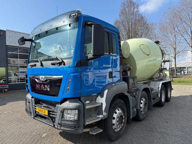 MAN TGS 32 440 - concrete mixer - 8x4 - Liebherr 8m³