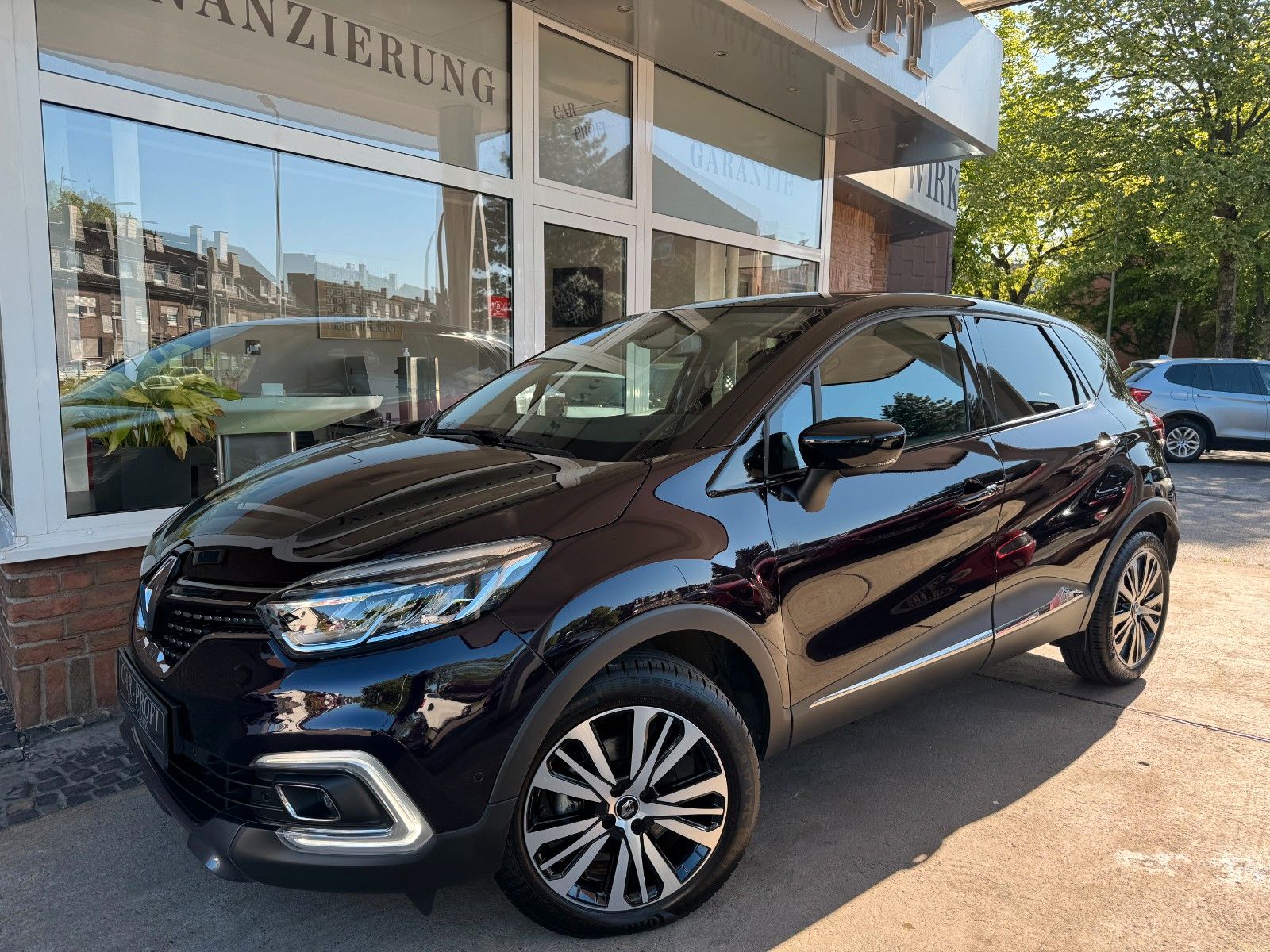 Fahrzeugabbildung Renault Captur Initiale Paris Navi/Leder/Kamera/21Tkm