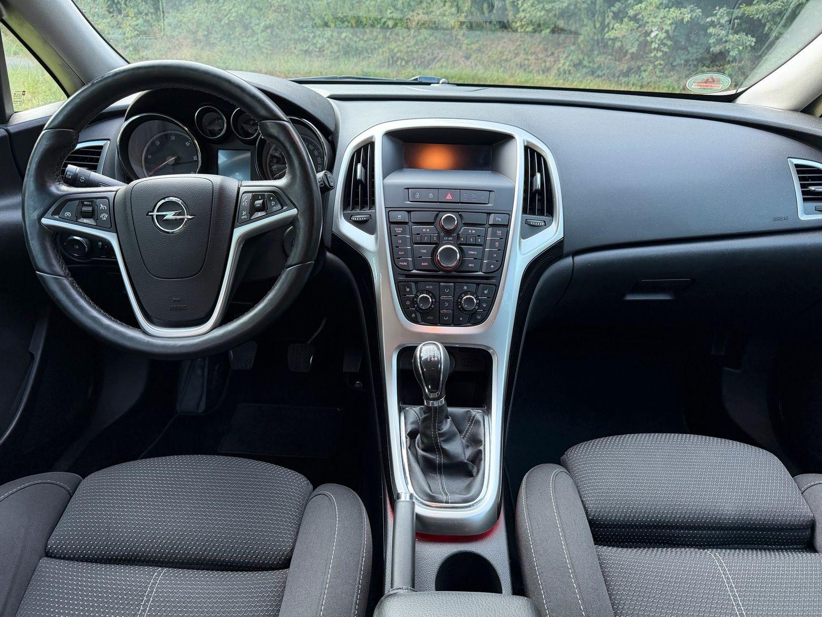 Opel Astra 2013 — photo 13