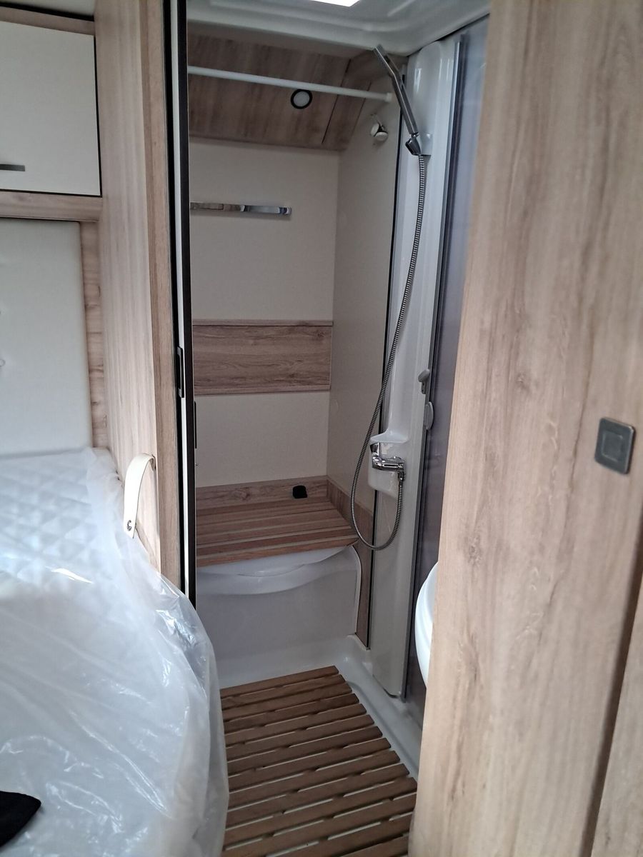 Fahrzeugabbildung Eura Mobil Profila T PT 675 SB Mondial Pakete, Automatik