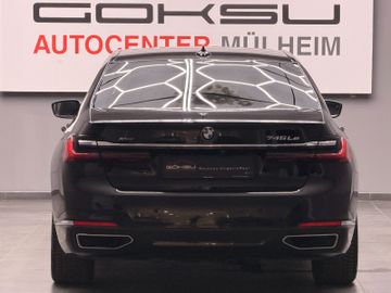 BMW 745 - 7