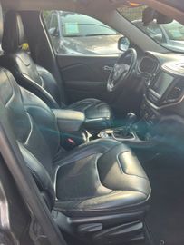 Jeep Cherokee - 10