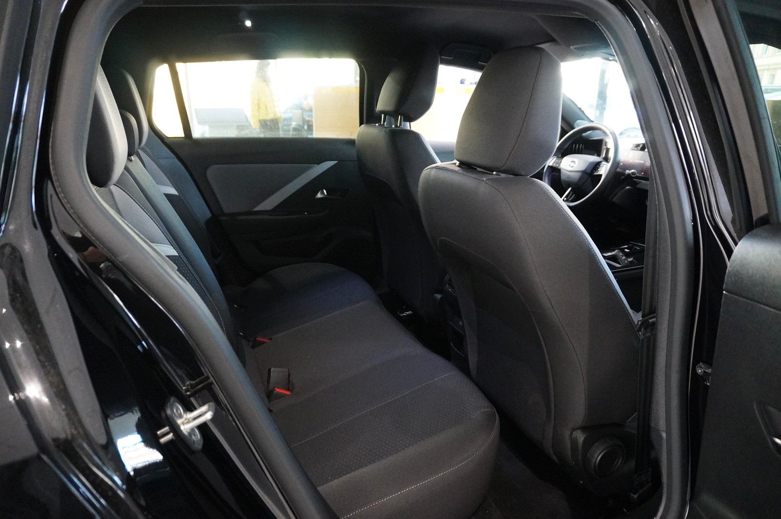 Fahrzeugabbildung Opel Astra L ST 1.2T EDITION AT-8 NAVI/LED/SPORT/DAB+
