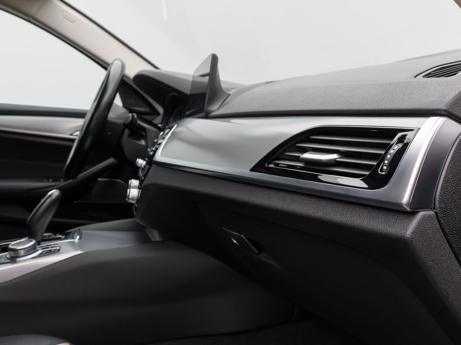 Fahrzeugabbildung BMW 520d xD Kamera HUD DAB H/K Fernlichtassist Alarm