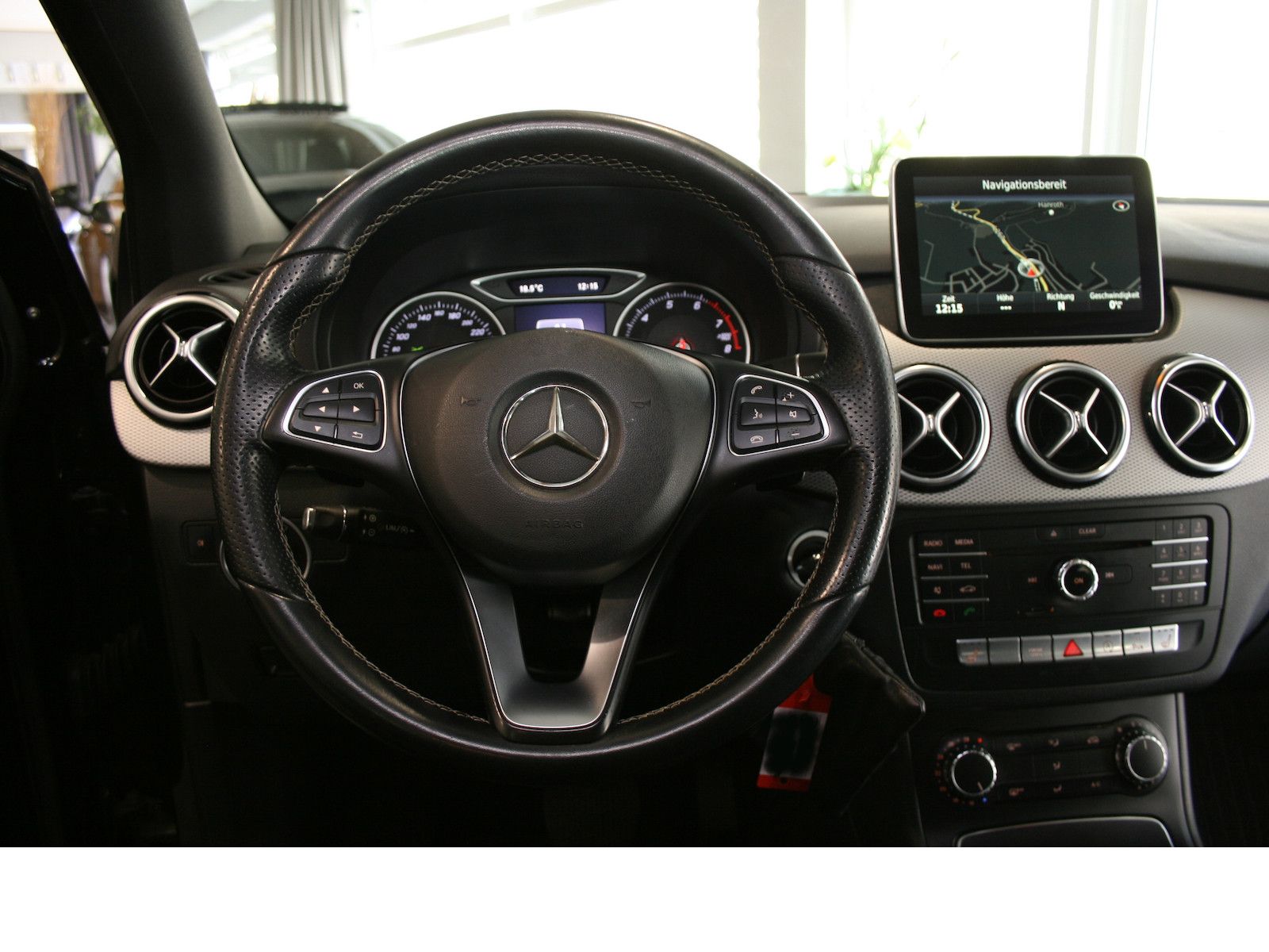 Fahrzeugabbildung Mercedes-Benz B 180 Urban *Automatik*LED*Navi*Totwinkel*AHK