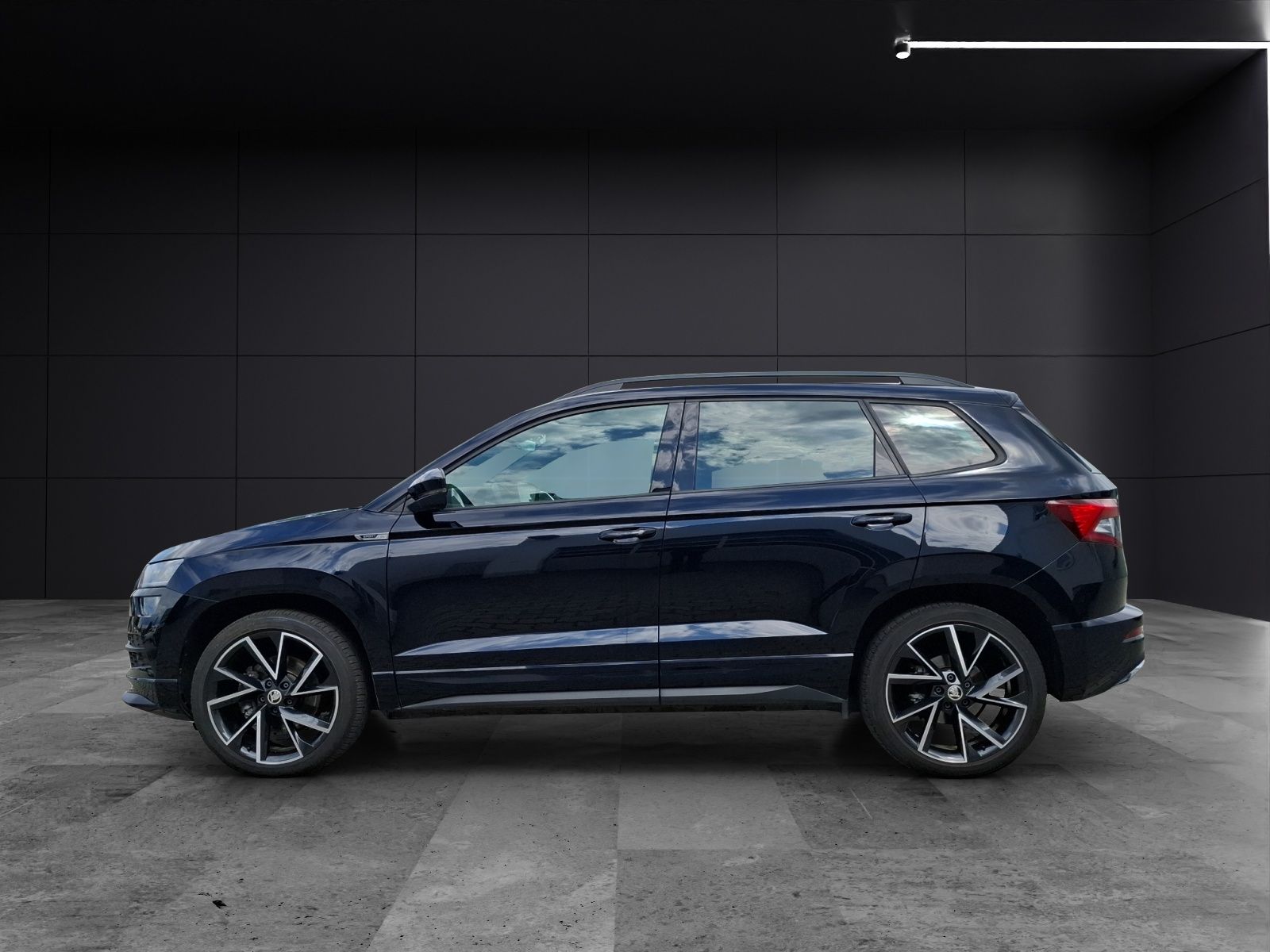 Fahrzeugabbildung SKODA Karoq TSI Sportline DSG 4x4 LED AHK Navi PANO AC