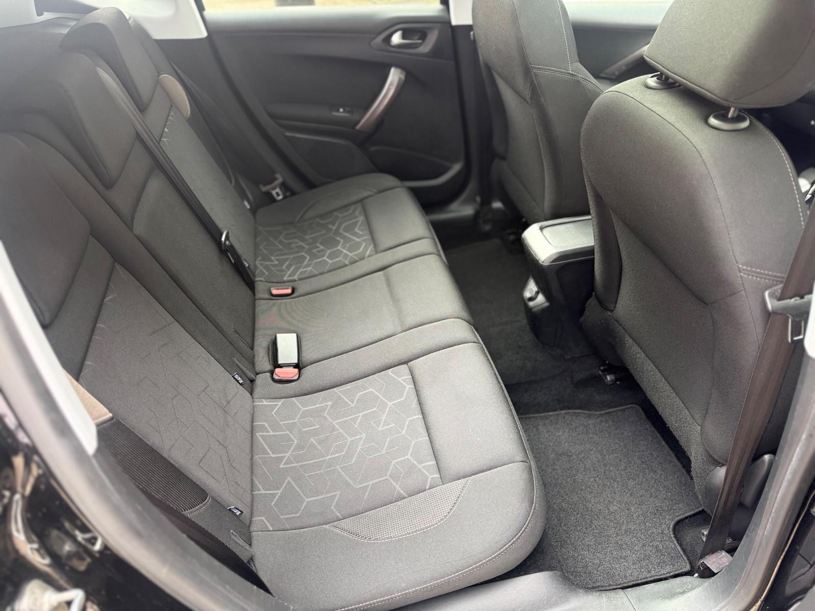 Peugeot 2008 Style*2.HAND*NUR 87TKM*PANO*NAVI*TEMPO*PDC