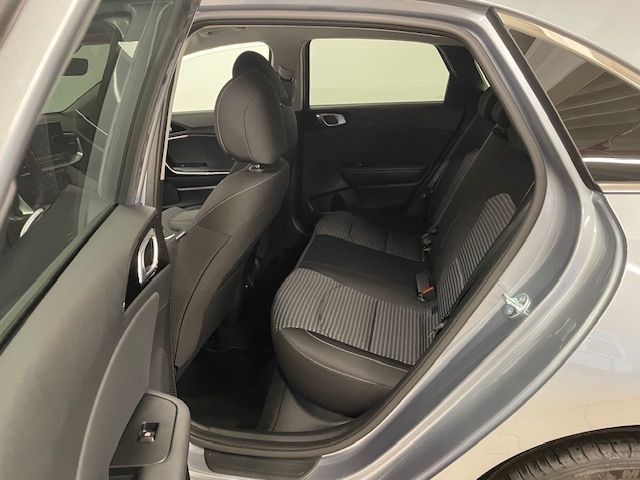 Fahrzeugabbildung Kia Ceed Ultimate Tempomat VerkehrszeichenERK Navi