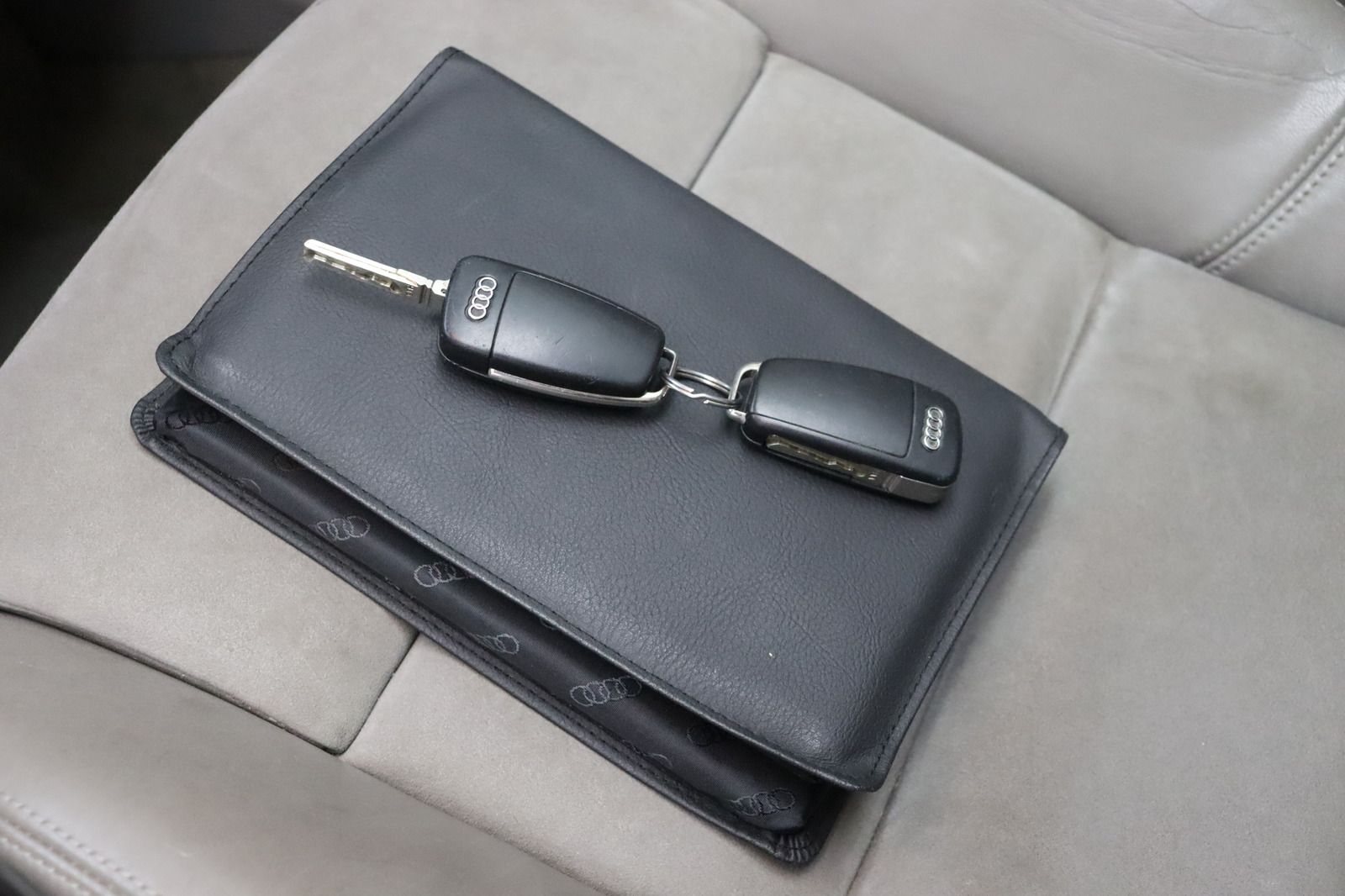 Fahrzeugabbildung Audi A4 Cabriolet 2.0 TDI Top-Zustand * Automatik