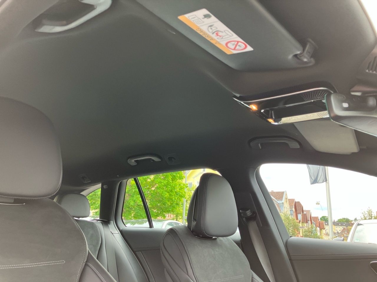 Fahrzeugabbildung Mercedes-Benz C 300 d T AMG AHK+Ambi+Kam+LED+Distr+UrbanGuard