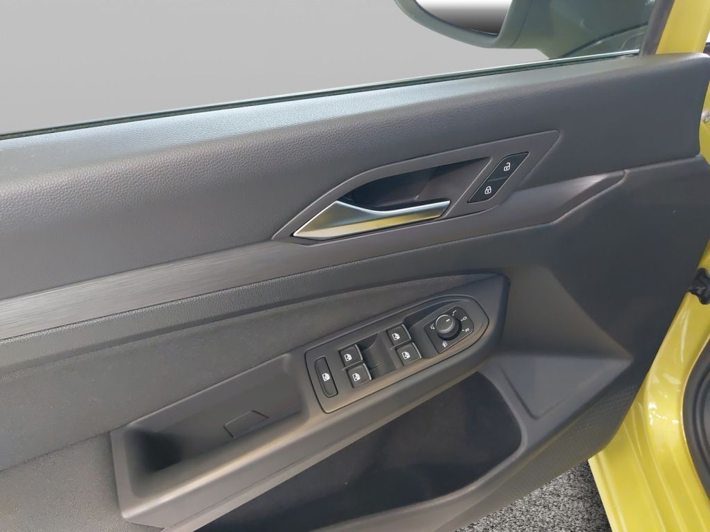 Fahrzeugabbildung Volkswagen Golf 1.5 TSI Style Panorama ACC Licht&Sicht