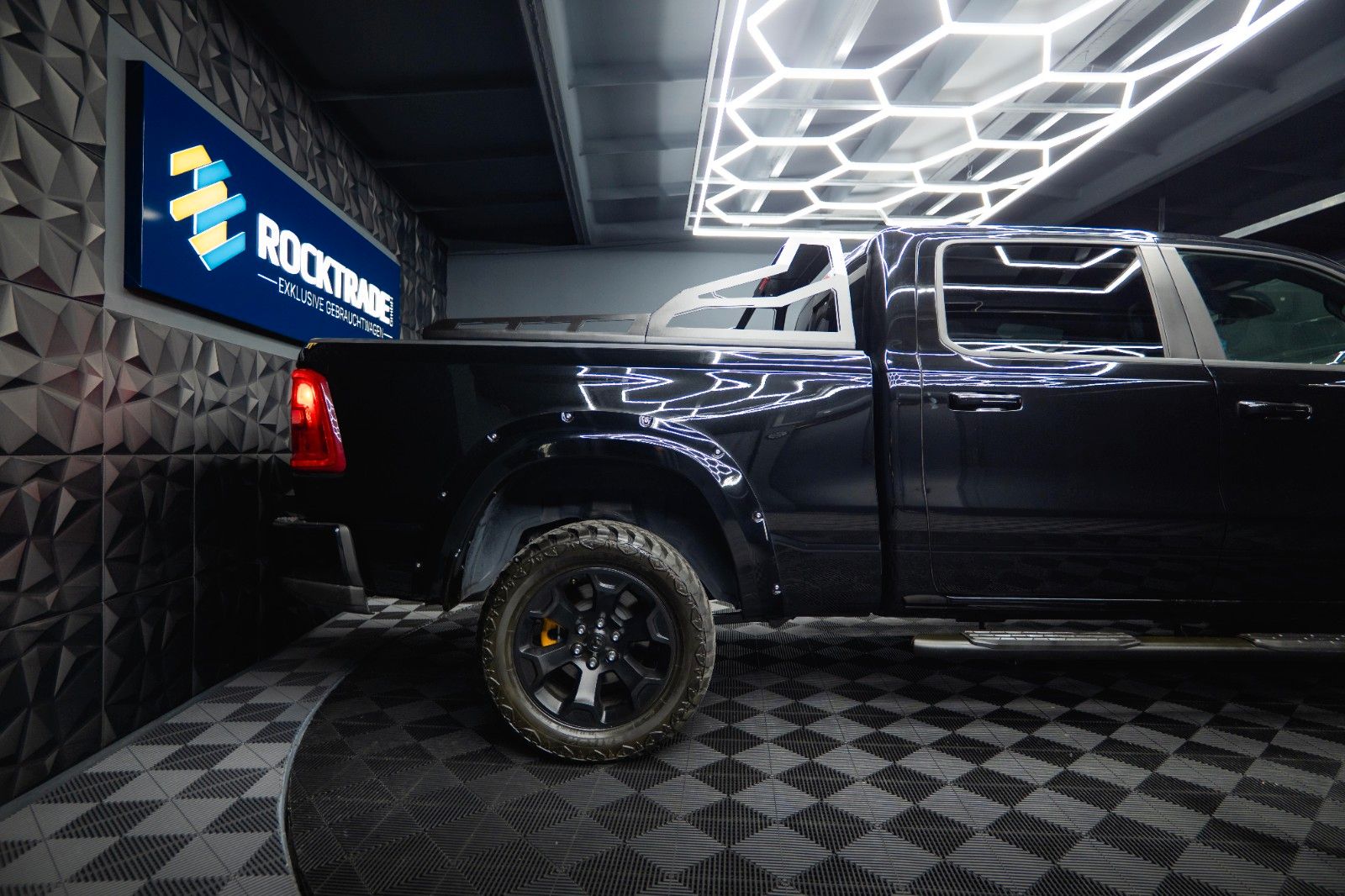 Fahrzeugabbildung Dodge RAM 3.0 MY 25 TWIN TURBO Offroad Night ACC 19%