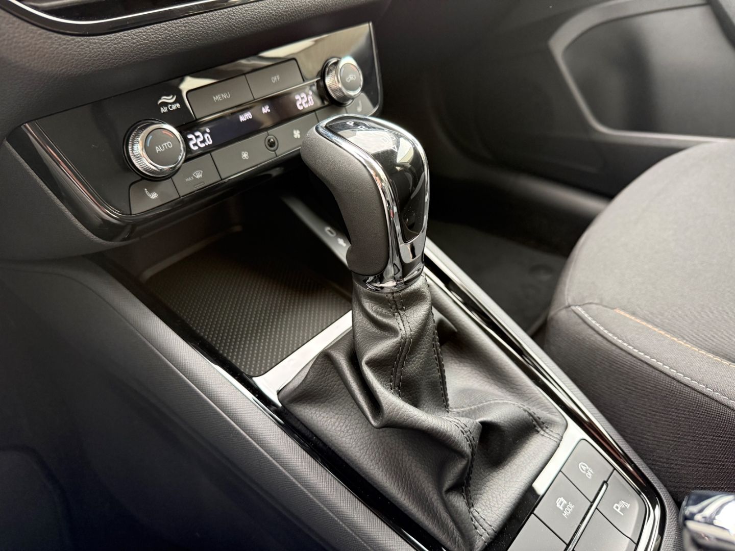 Fahrzeugabbildung SKODA Kamiq Selection el.AHK DigCoc LED CarPlay Winter