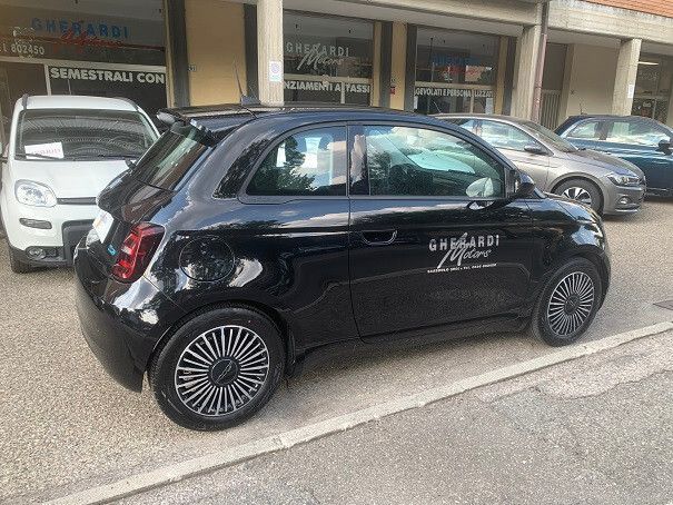 Fiat 500 500e Berlina 42 kWh Icon imagem 2