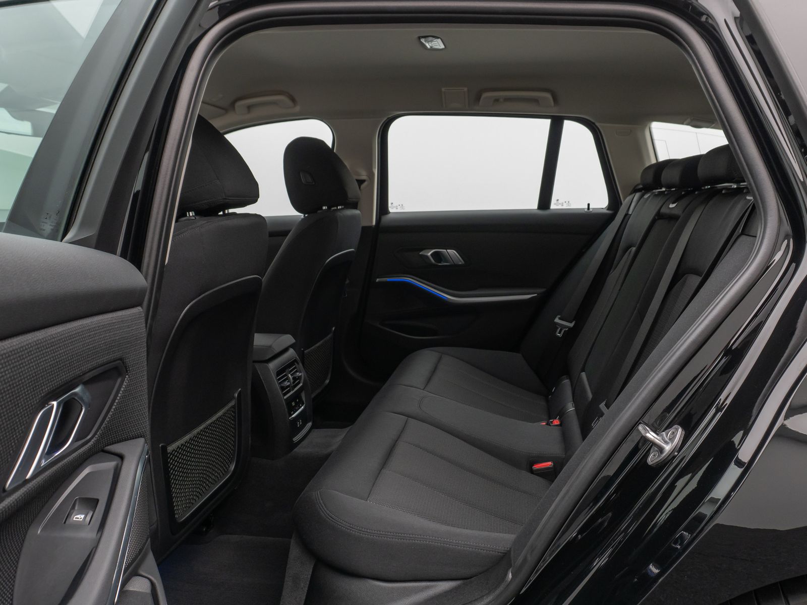 Fahrzeugabbildung BMW 320i CockPit+ DAB PDC LED Lordos Sitzhzg Komfort