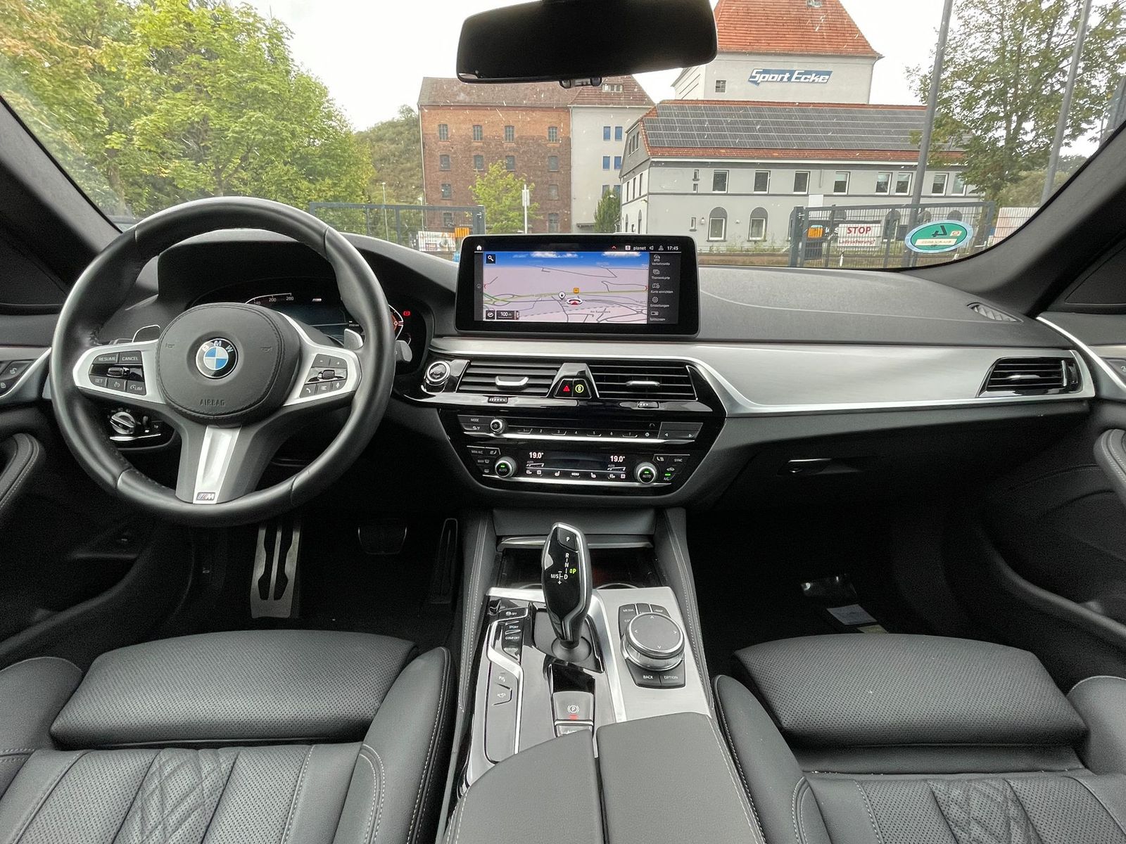 Fahrzeugabbildung BMW 520 i M Sport LASER/360°/HuD/LEDER/CARPLAY