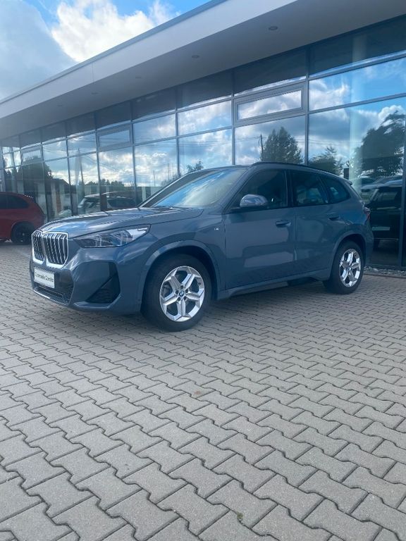 BMW X1 sDrive20 i M SPORT/H&K/SPORTSITZ ELEKT/AHK, Bild 2