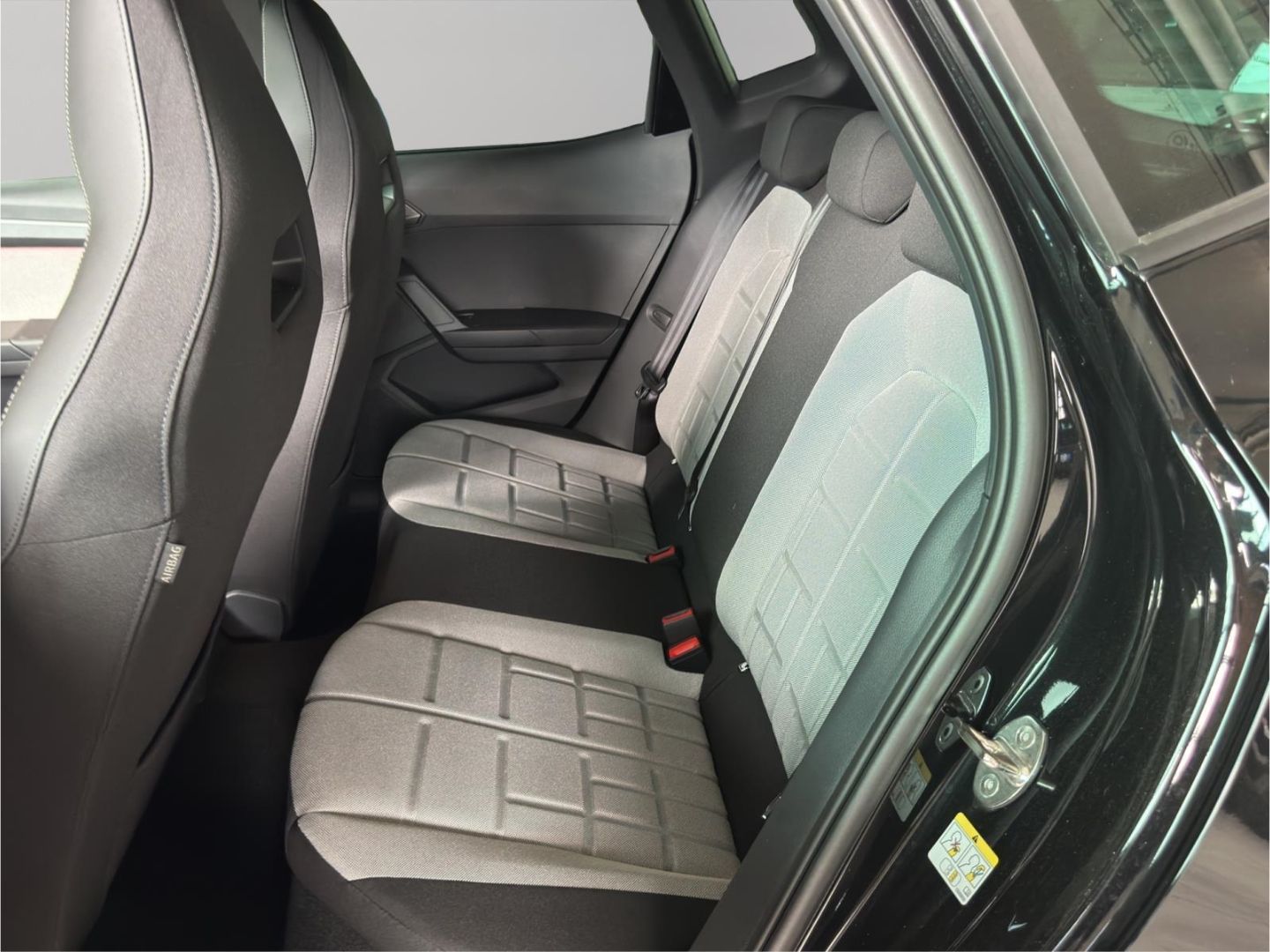 Fahrzeugabbildung SEAT Arona 1.0 TSI 85 kW FR Navi Digitales Cockpit LE