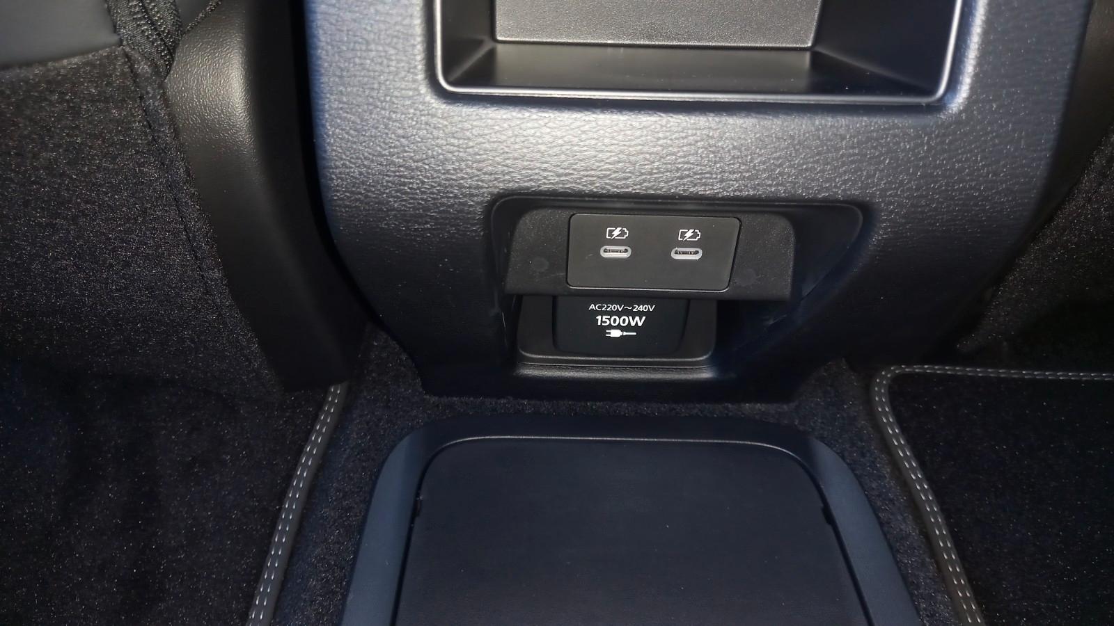Mitsubishi Plug-in Hybrid Outlander Intro Edition