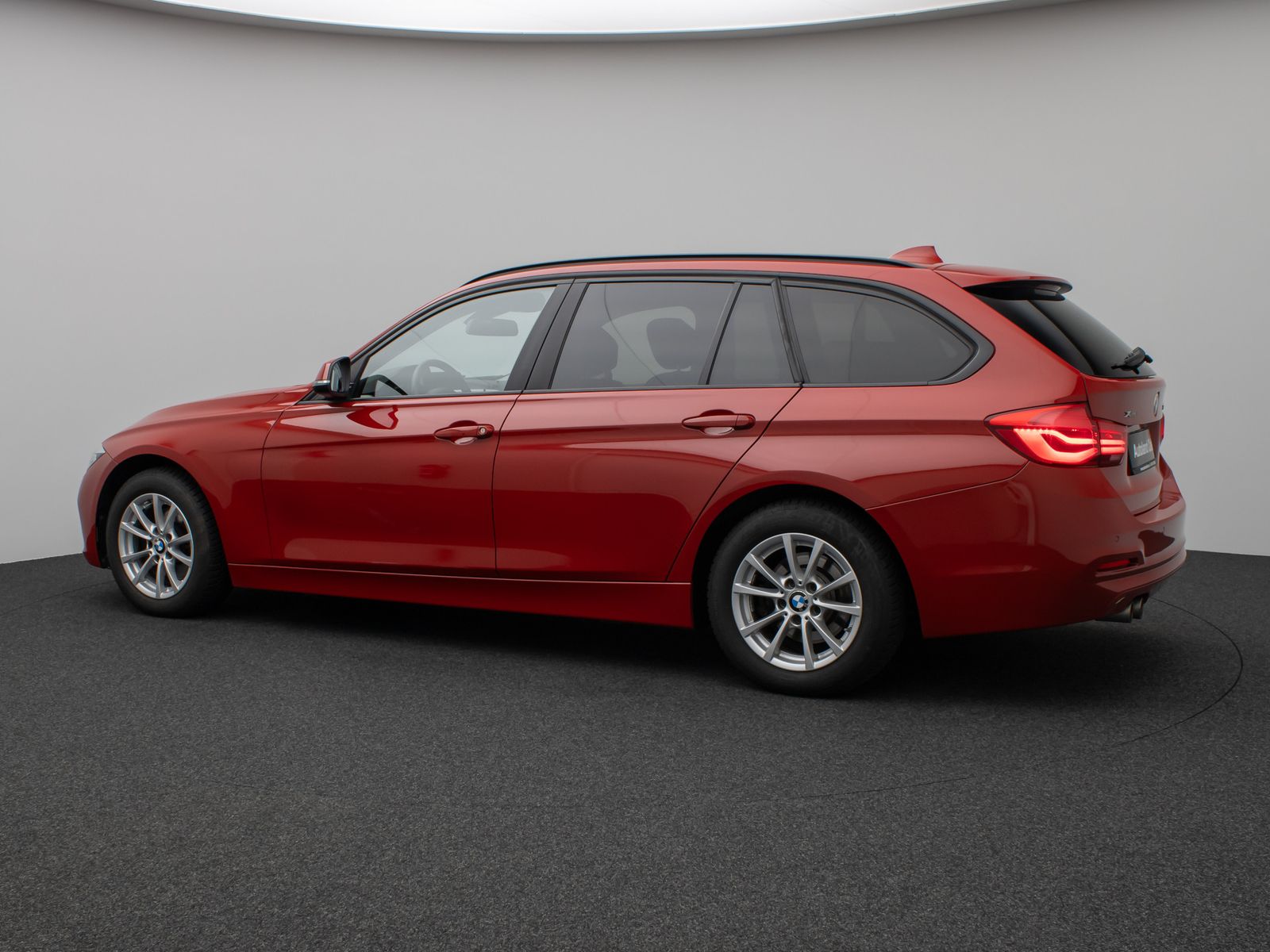 Fahrzeugabbildung BMW 320d xD Navi Lordos PDC LED Komfort AHK Sport
