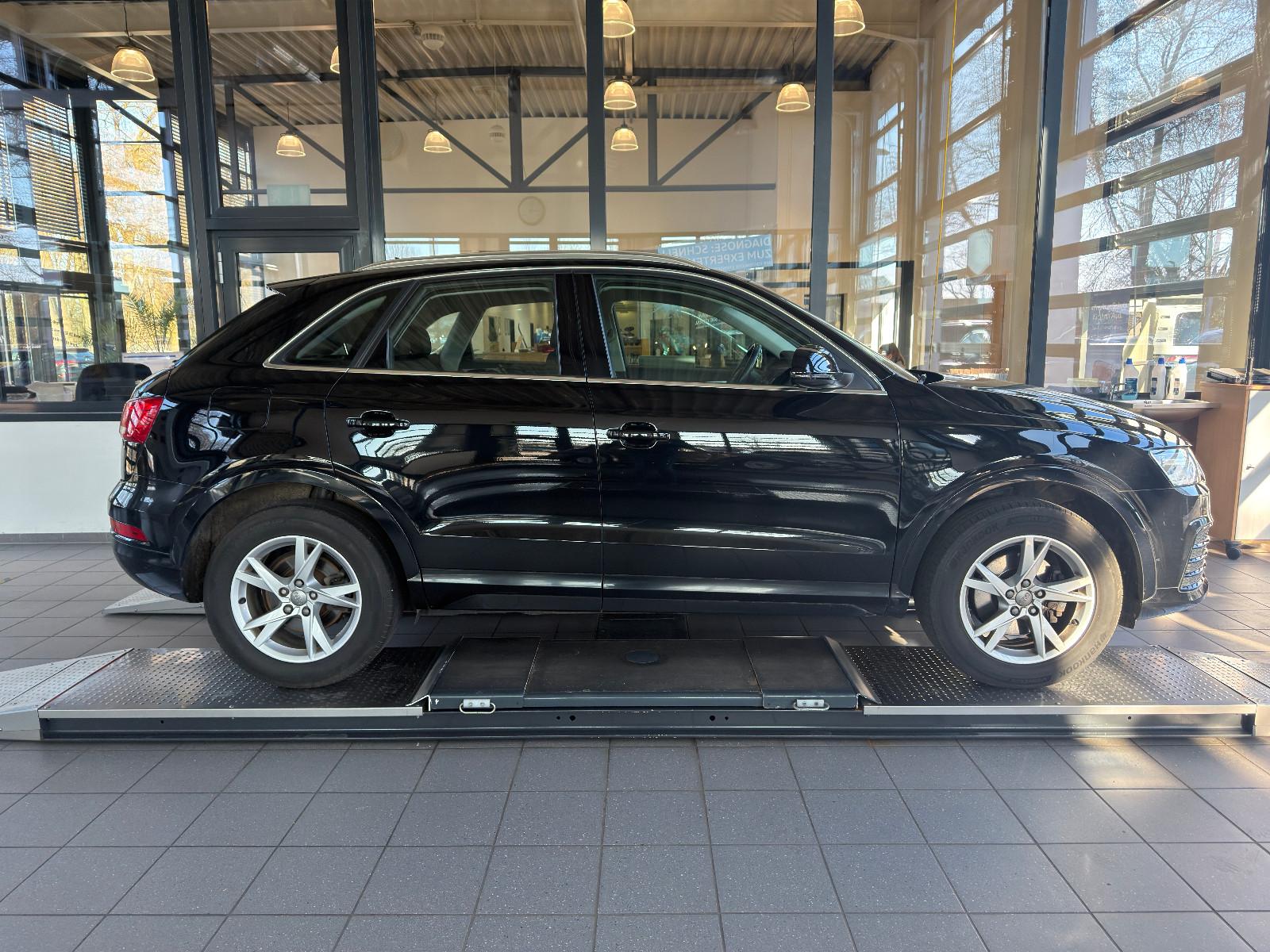 Audi Q3 2.0 TFSI quattro S tronic sport AHK Xenon