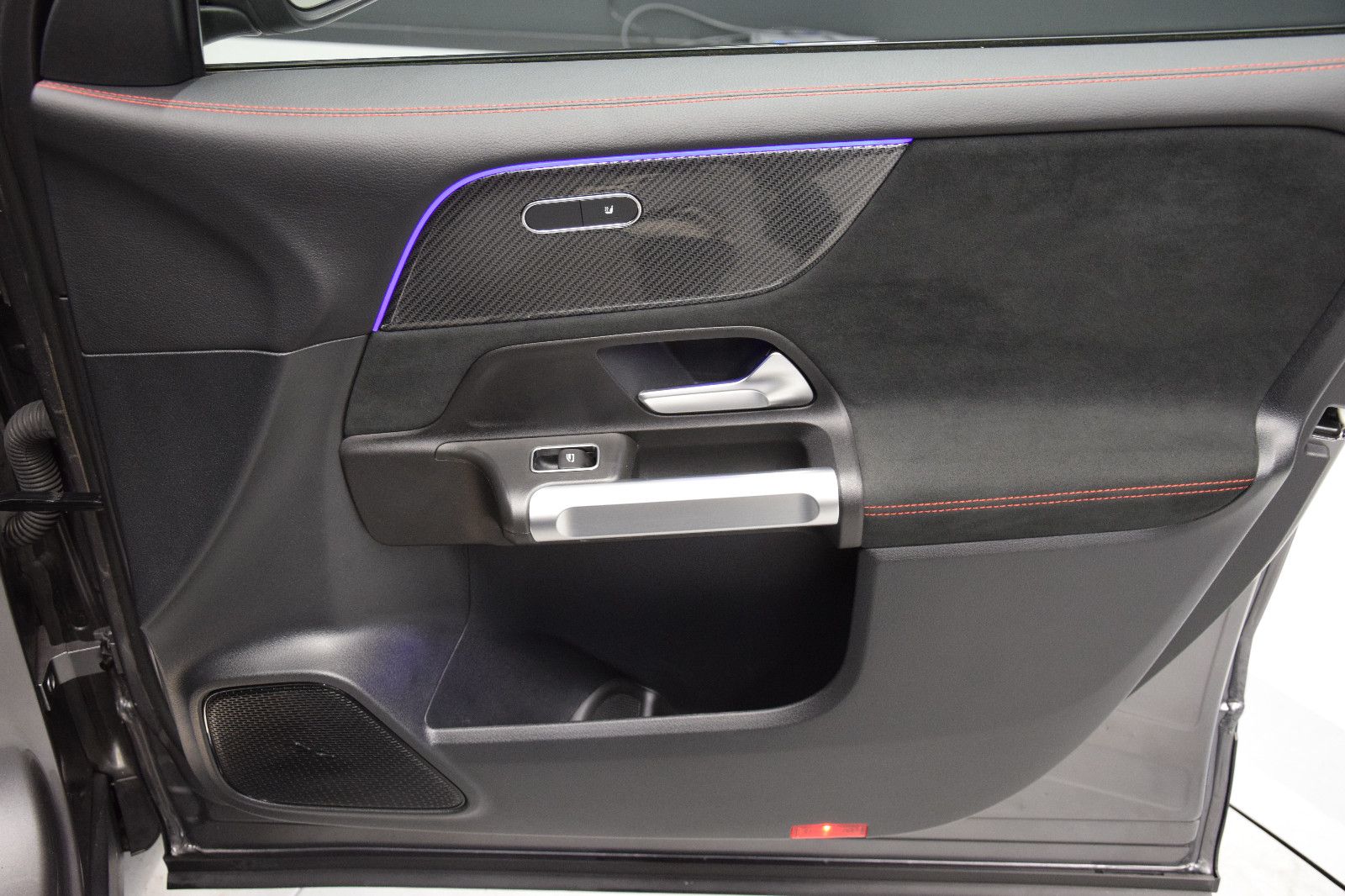 Fahrzeugabbildung Mercedes-Benz GLB 200 AMG Line 7Sitze Pano Ambi Widescreen AHK