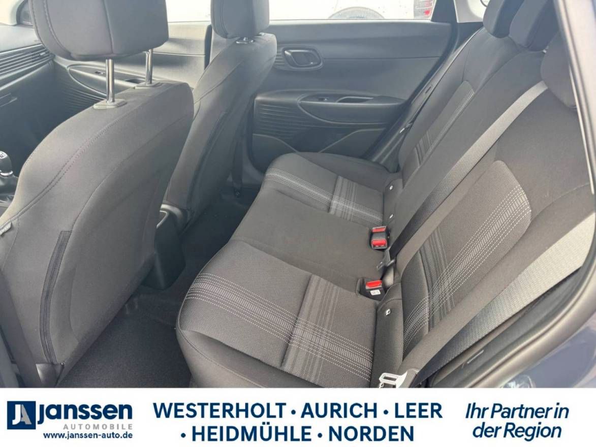 Fahrzeugabbildung Hyundai i20 Select Funktionspaket PDC Navi Rückfahrkamer