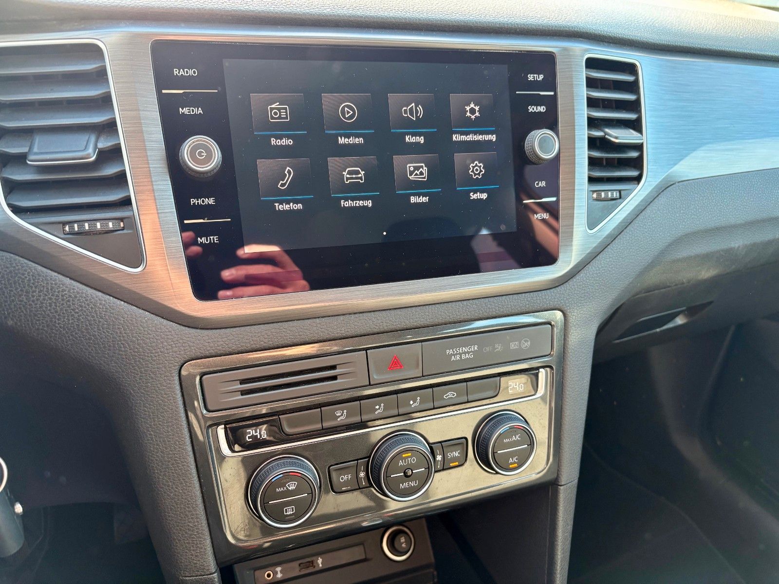 Fahrzeugabbildung Volkswagen Golf Sportsvan VII 1.5 TSI DSG Klima PDC 2.HAND