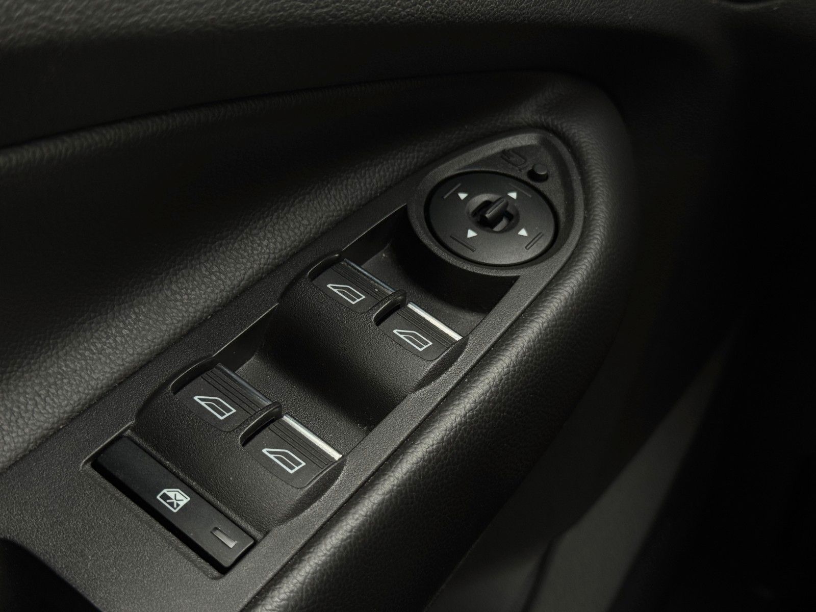 Fahrzeugabbildung Ford Kuga ST-Line AWD *AHK*Carplay*Kamera*Bi-Xen*Navi