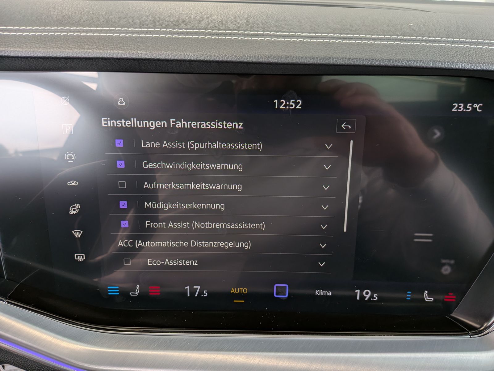 Fahrzeugabbildung Volkswagen Touareg 3.0TDI 4M R-Line VOLL Black 22" UPE 114T