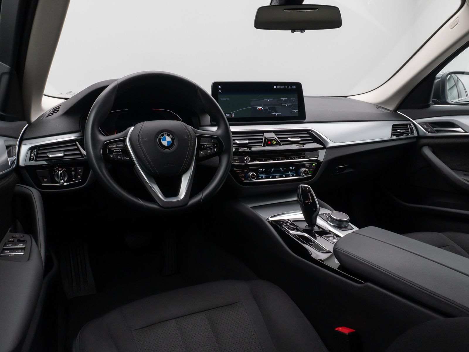 Fahrzeugabbildung BMW 520d Kamera HUD DAB 4xKlima DrivingAssist Alarm
