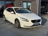 Volvo V40 Momentum*Automatik*Navi*Kam*PDC*SHZ*LED* - Volvo V40 Limousine Momentum mit Benzin-Antrieb