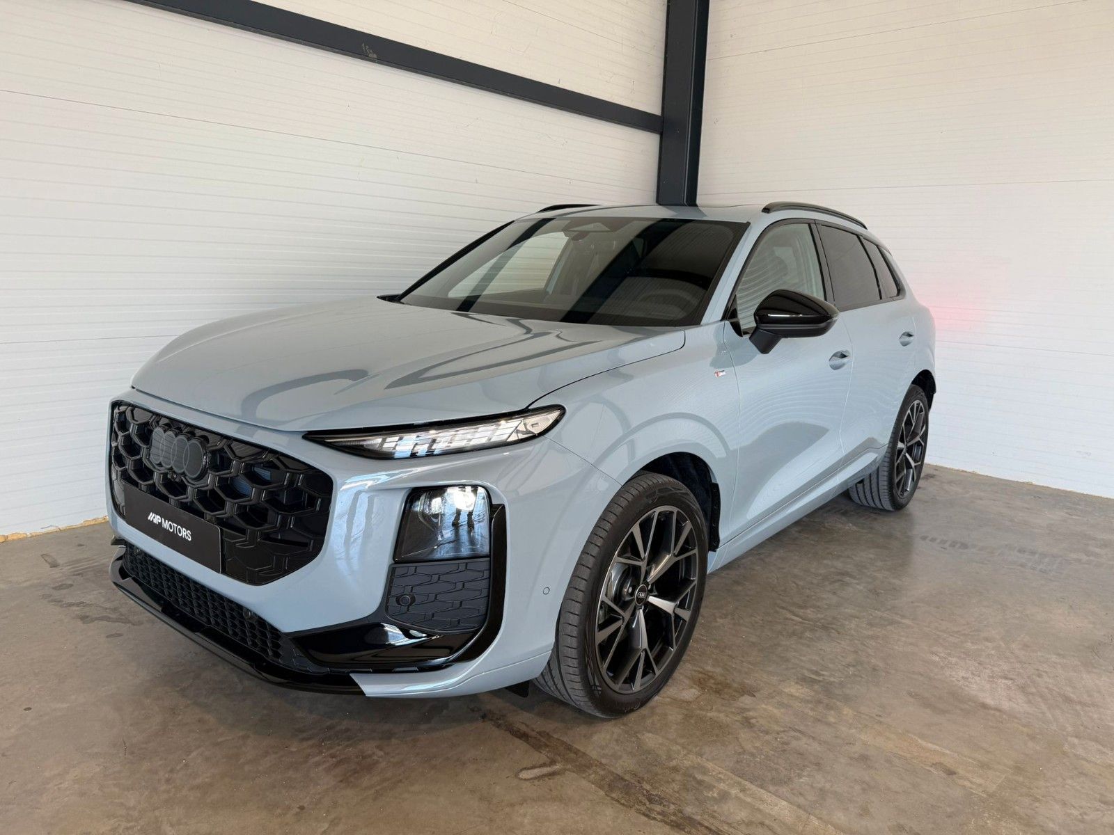 Audi Q3 TFSI quattro TECH+/ PANO/ AHK/ HUD/ SONOS/20"