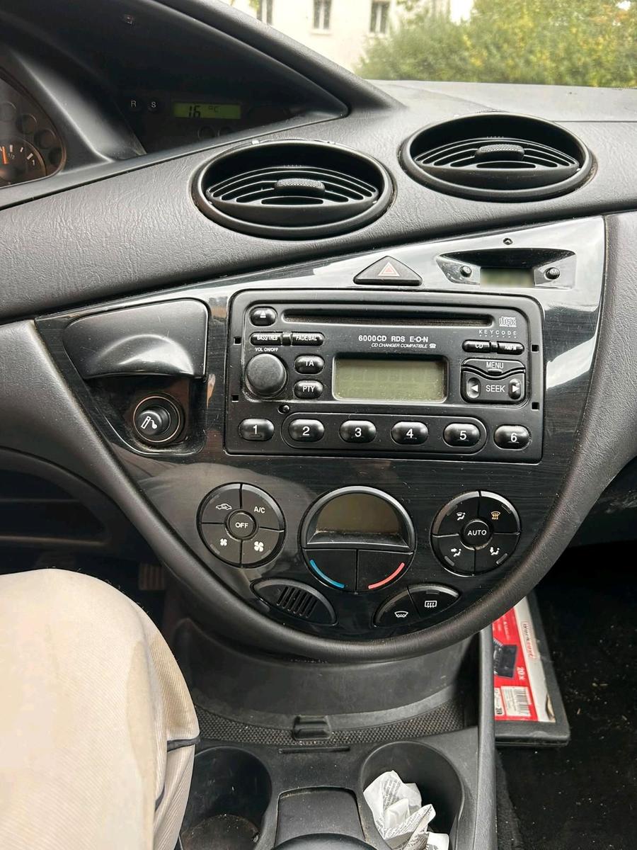 Ford Focus 2004 — photo 14
