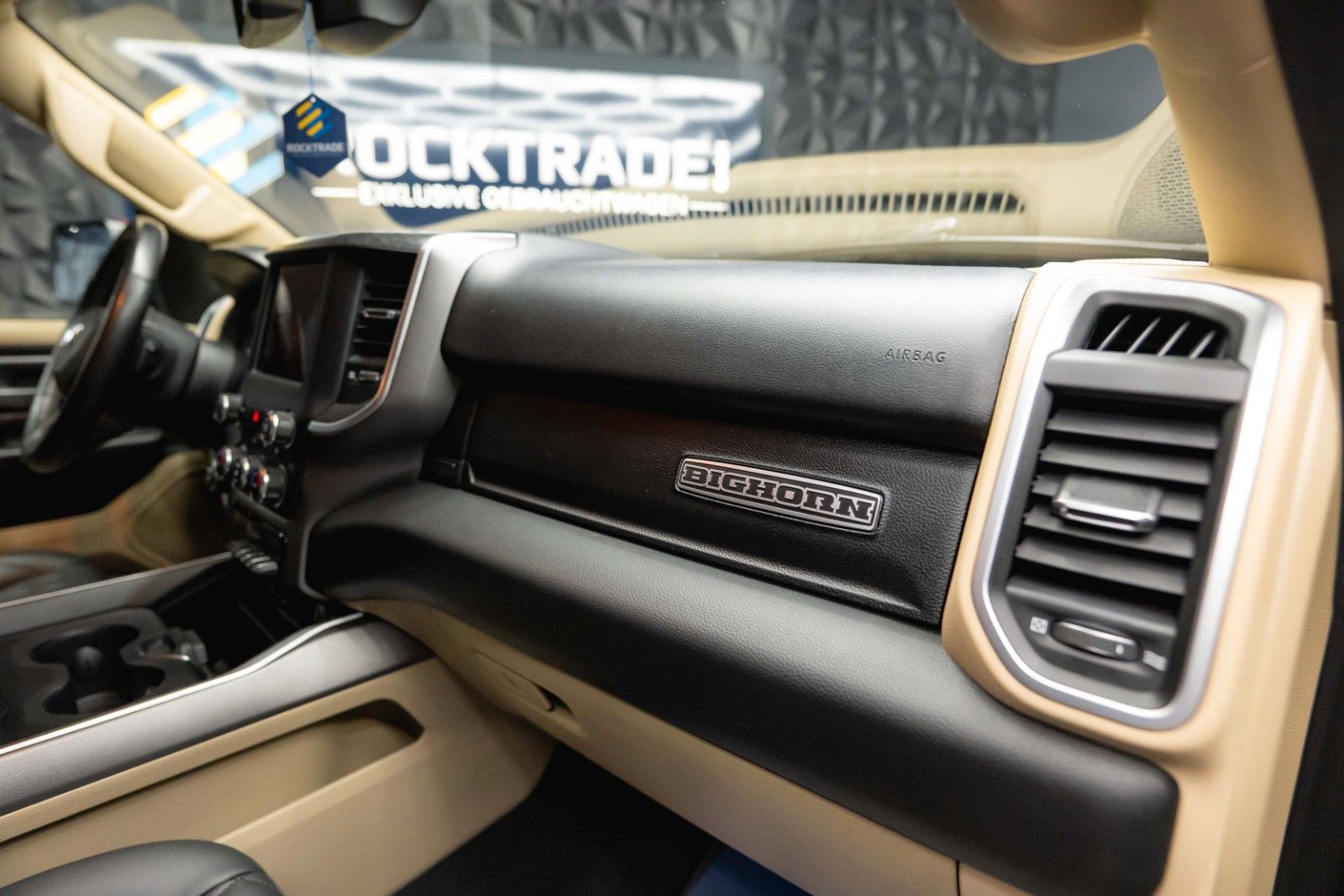 Fahrzeugabbildung Dodge RAM 5.7 V8 HEMI 4x4 LPG BRC Offroad Night-Paket